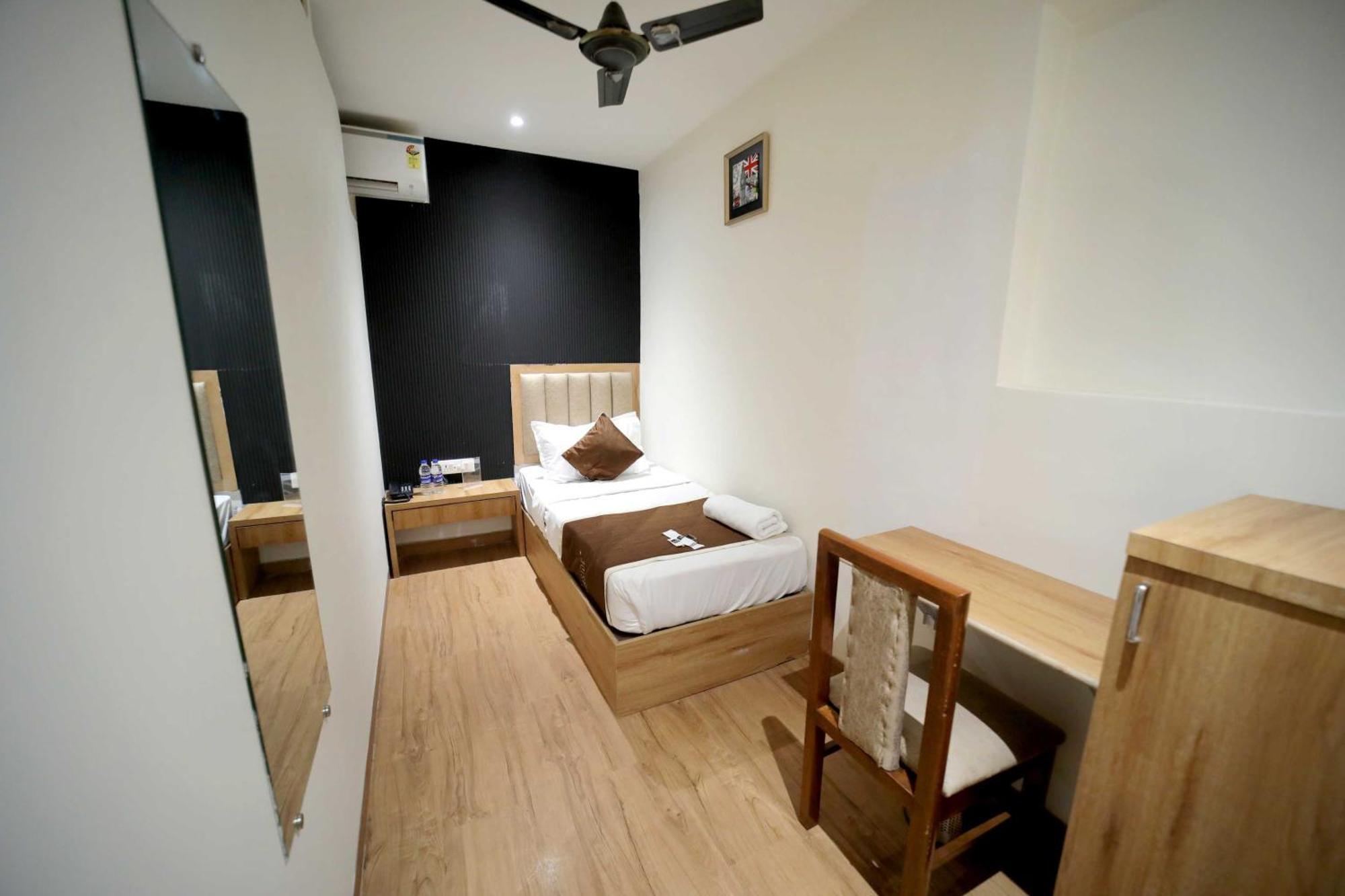 Cabinstay-airport Hostel Bombaj
